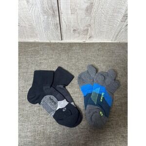 Feetures Elite Performance Socks 2 Pack Black Grey Blue Medium Quarter No Show